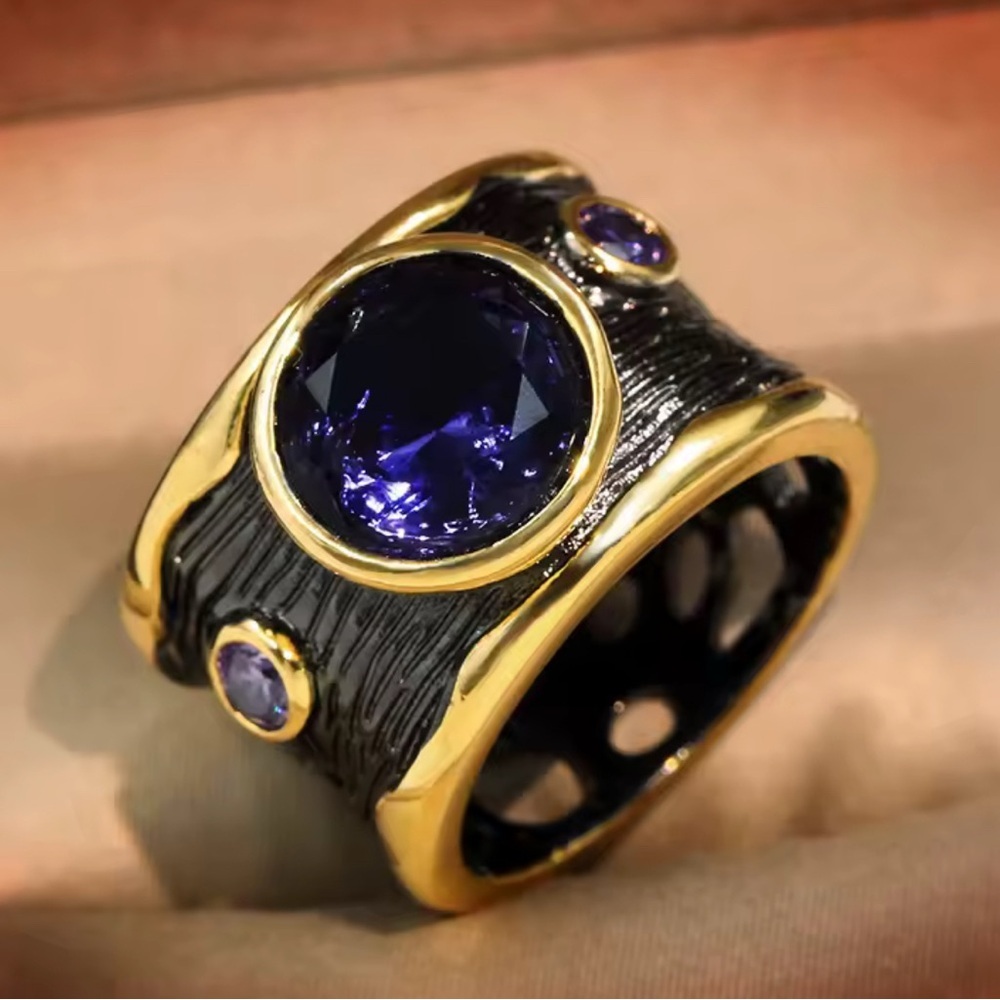 Wedding ring - Picture 2 of 12